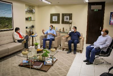 notícia: Waldez amplia debate sobre enfrentamento à covid-19 com Poder Legislativo