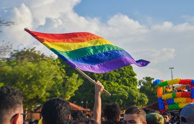 notícia: Consulta pública pretende debater políticas públicas para população LGBTQ+