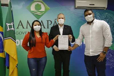 notícia: Governo do Amapá recebe mais de 100 mil máscaras para área da saúde 