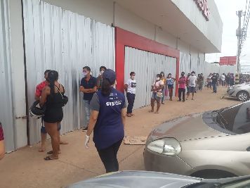 notícia: Covid-19: Governo do Amapá orienta segurança nas filas bancárias