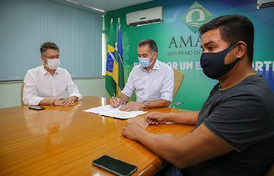 notícia: Waldez assina convênio de R$ 5 milhões para sinalização de principais vias de Macapá