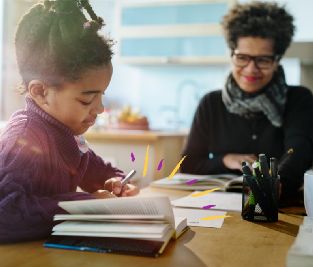 notícia: Escolas Conectadas: programa oferece vagas gratuitas para cursos nas áreas da educação