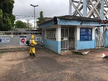 notícia: Em ação preventiva à covid-19, escritório central da Caesa é desinfectado pela Defesa Civil 