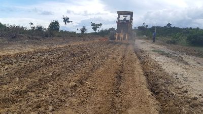 notícia: Manutenção feita pelo Governo do Amapá em ramais do interior garante tráfego durante o inverno