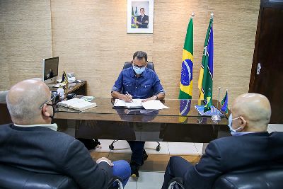 notícia: Waldez encaminha Projetos de Lei para criação das Delegacias de Combate à Corrupção e Crimes Cibernéticos