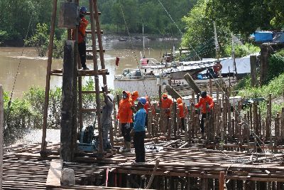 notícia: Obras do muro de arrimo da orla do município de Amapá avançam