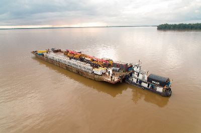 notícia: Estrutura para reflutuação de navio é enviada para local do naufrágio