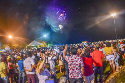 notícia: Feliz ano novo! Réveillon na Beira-Rio encerra com queima de fogos e shows