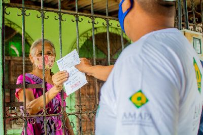 notícia: Caesa inicia entrega das faturas de água pagas pelo Governo do Estado