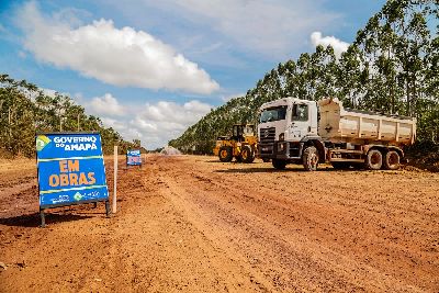 notícia: Governo do Amapá retoma obras do Plano Rodoviário Estadual