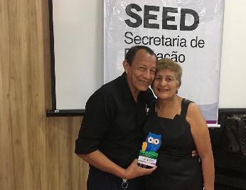 notícia: ‘É um trabalho que tem muito amor e deixa saudades’, diz professor aposentado em homenagem