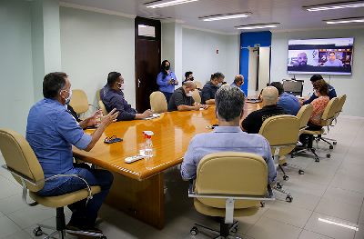 notícia: Waldez e Davi alinham andamento do plano de obras para o Amapá