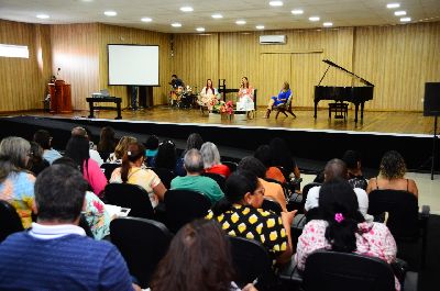 notícia: ‘É importante essa aproximação das escolas com o FNDE’, diz professora durante encontro no AP