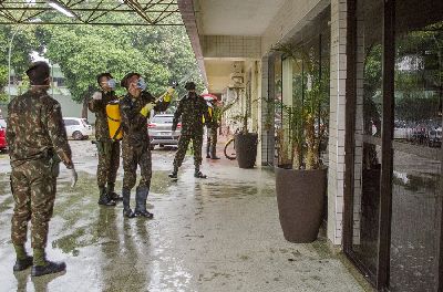 notícia: Estado e Exército fazem ação de desinfecção no principal hospital do Amapá