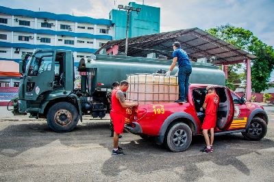 notícia: Governo do Amapá abastece com combustível e água serviços essenciais em Macapá e Santana