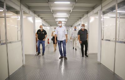 notícia: Governador acompanha implantação de hospital de campanha em Santana