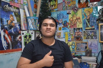 notícia: 'Quero muito ser artista', diz estudante autista que usa o tempo da quarentena para desenhar