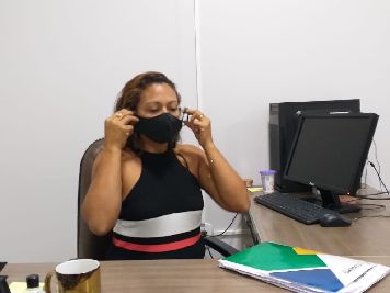 notícia: Manuseio incorreto da máscara pode causar contaminação pela Covid-19  
