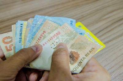 notícia: Governo do Amapá antecipa pagamento do funcionalismo público 