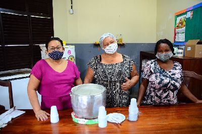 notícia: 'Amamos o que fazemos', dizem merendeiras sobre trabalhar com alimentação de estudantes da rede estadual