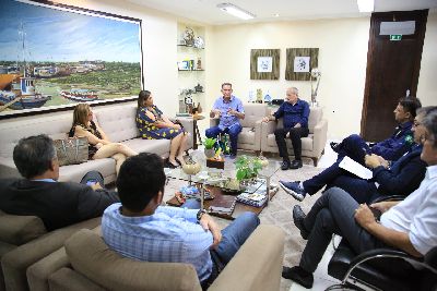 notícia: Plano para reflutuação de navio naufragado é informado à prefeita de Almeirim