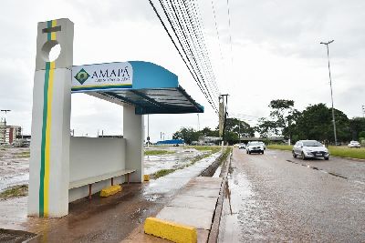 notícia: População ganha novos abrigos de ônibus padronizados pelo Governo do Amapá em rodovias estaduais 