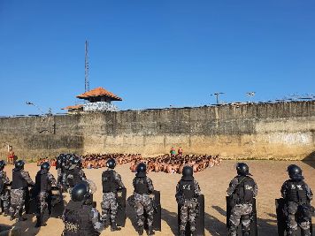 notícia: Bope realiza intervenção no Iapen após ameaça de desordem nos pavilhões