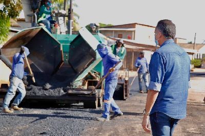 notícia: Governador acompanha pavimentação no bairro Nova Brasília, em Santana