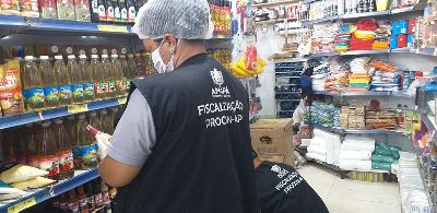 notícia: Procon flagra dois estabelecimentos de Macapá comercializando produtos fora do prazo de validade