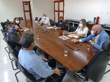notícia: SVS reúne com TRE-AP para definir normas de segurança para as eleições deste ano 