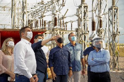notícia: Governador Waldez acompanha retomada do fornecimento de energia