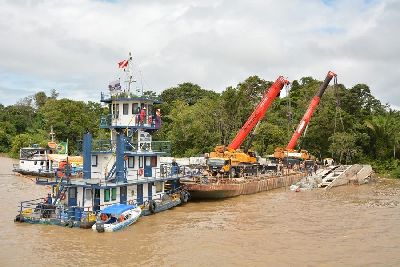 notícia: Nova manobra deve ser adotada para retirar navio Anna Karoline III do Rio Jari