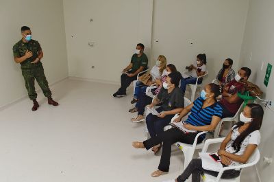 notícia: Profissionais da Saúde do Centro Covid HU passam por capacitação sobre os cuidados no uso de EPIs