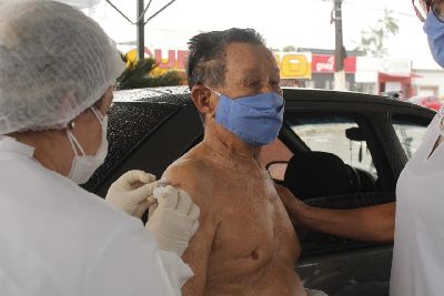 notícia: Com doses repassadas pelo Estado, Santana inicia vacinação em idosos a partir de 90 anos