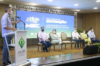 notícia: Durante encontro em Macapá, Estado e União discutem a implantação de  programas federais da Educação