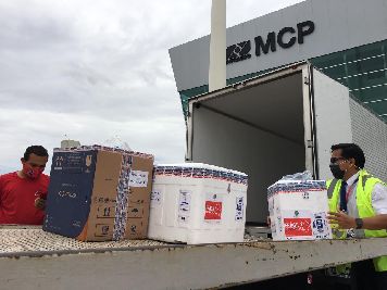 notícia: Amapá recebe nova remessa com 15.930 doses de vacinas contra a covid 19. Semana fecha com mais de 39 mil doses recebidas