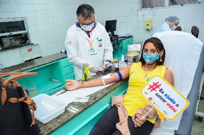 notícia: Mobilizados pelo governo, voluntários do Amapá Jovem levam doação acima da média ao Hemoap