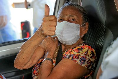 notícia: ‘Estou feliz e ansiosa para participar das rodas de marabaixo', diz idosa ao tomar a vacina contra a covid-19, em Macapá