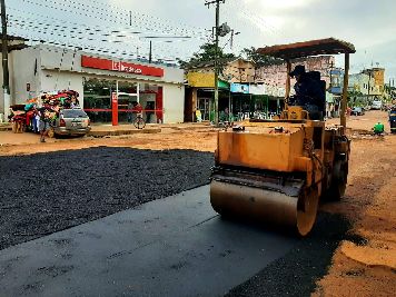 notícia: Governo realiza serviços de tapa-buraco nas principais vias de Oiapoque