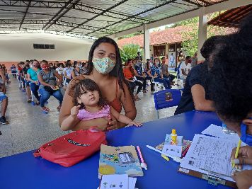 notícia: "É um incentivo pra gente se imunizar", diz jovem durante campanha de vacinação do Governo do Amapá contra gripe e sarampo 