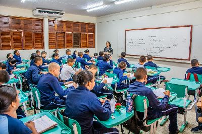 notícia: Governo do Amapá pede urgência na aprovação de PLC para pagar abono salarial aos servidores da Educação