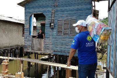 notícia: Governo do Amapá entrega 250 cestas de alimentos para famílias afetadas por ventania em Vitória do Jari