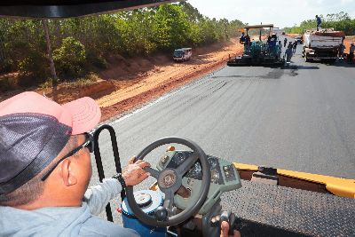 notícia: Plano Rodoviário Estadual: Governo do Amapá avança na pavimentação da Rodovia AP-070