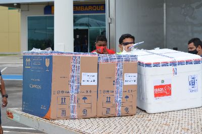 notícia: Amapá recebe novo lote com 15.730 doses de vacinas contra a covid-19