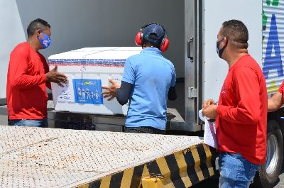 notícia: Amapá recebe mais uma remessa com 7,9 mil doses de vacinas contra a covid-19