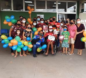 notícia: Pacientes curados de covid-19 comemoram alta na UPA da zona sul
