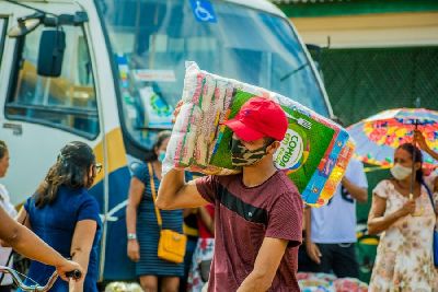 notícia: Governador anuncia ampliação de cestas de alimentos para 9,3 mil famílias do Vale do Jari