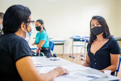 notícia: “Abdiquei da companhia da minha família para ser aprovada”, diz candidata ao fazer a inscrição no curso de formação do Iapen.