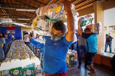 notícia: 'Vai ajudar no sustento de muita gente', diz trabalhador contemplado pelo Comida em Casa, em Santana