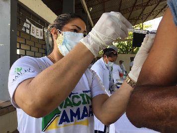 notícia: Governo do Estado e Prefeitura de Macapá reforçam ponto de vacinação e agilizam imunização na capital